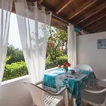 아파트 Andromaches Sea View 3